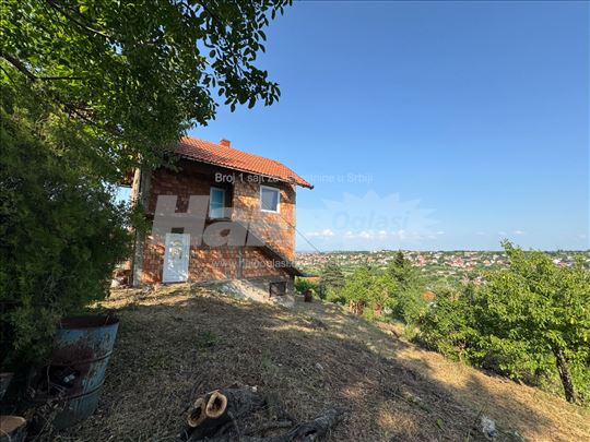 Plac na zlatnom brdu 17ari sa strujom i vodom