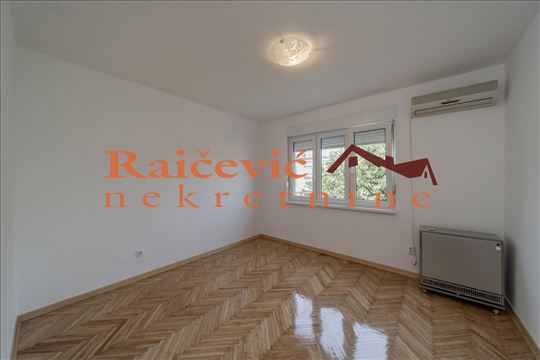 Senjak, Koste Glavinica, 2.0 (adap. u 2.5), 66 m2