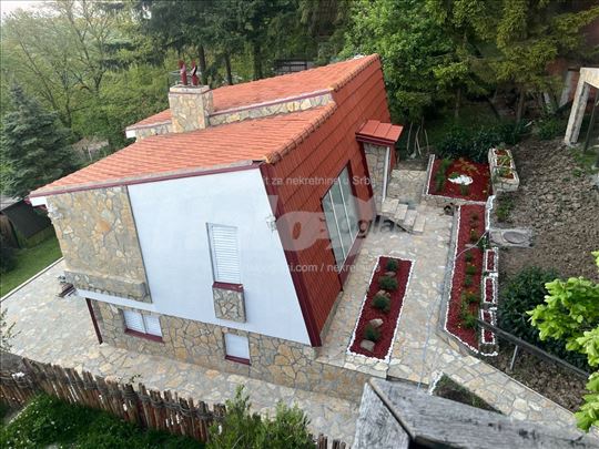 VRH Kosmaja kamena kuća
