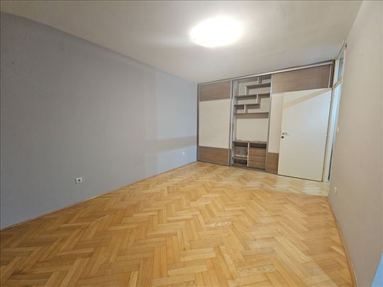 🏡 Na prodaju – Komforan 3.0 stan u Bloku 22,