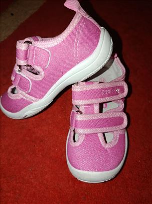 Patike sandale br 24