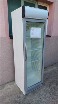 Rashladne vitrine 400 600 700 1000 i 1100 litara 