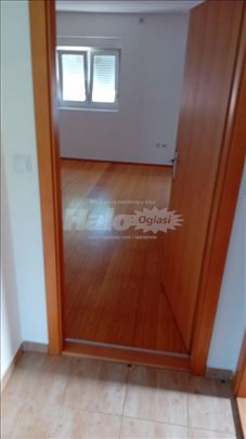 Trosoban  stan  sa garažom