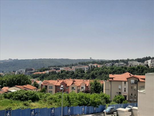Uknjižen, prazan i odmah useljiv stan na Dedinju