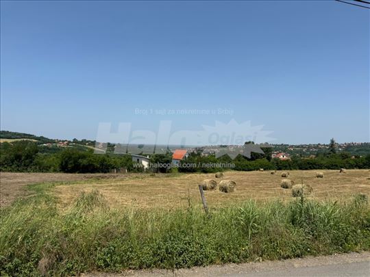 2.000eur za 1ar, moguca deoba  (25min od BG-a)