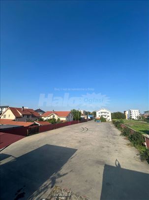 Izdajem plac sa garažama,magacinom i kancelarijom