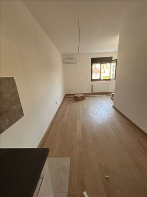 Izdavanje, Autokomanda 50m2 1.5 sa parking mestom
