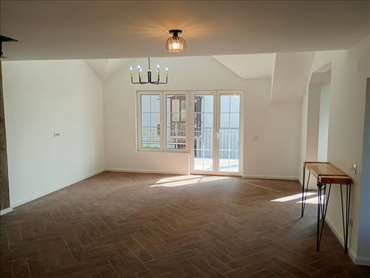  Kuća (dupleks) 120 m² Višnjička banja