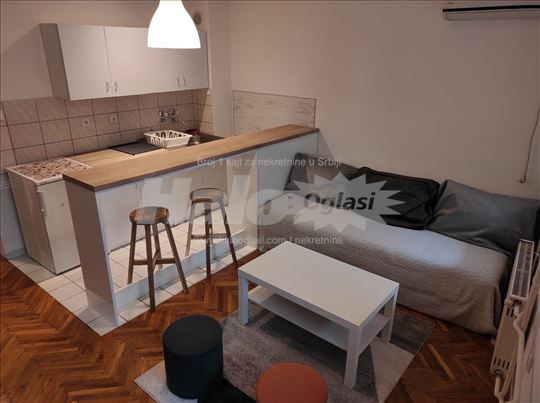 Novi Sad - Nameštena garsonjera sa velikom terasom