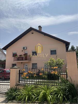 Prodaja – PorodiČna KuĆa Na Popovici, 210 m², Plac