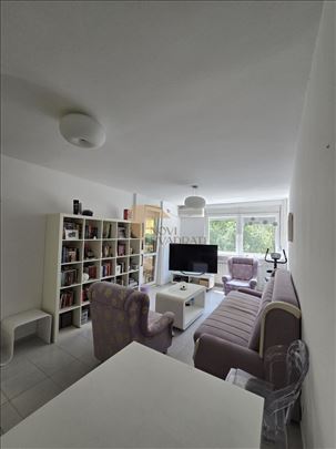 Renoviran, 3.5 stan, Okružen zelenilom, 81m²