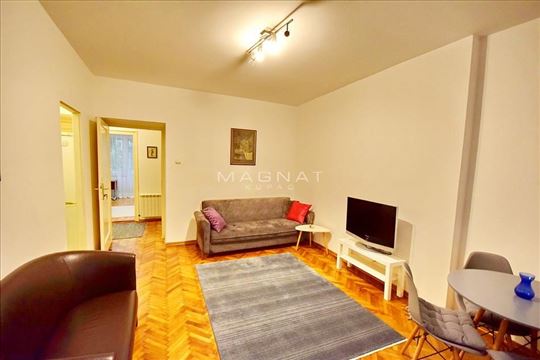 Strahinjića Bana, dvosoban stan sa terasom ID#5046