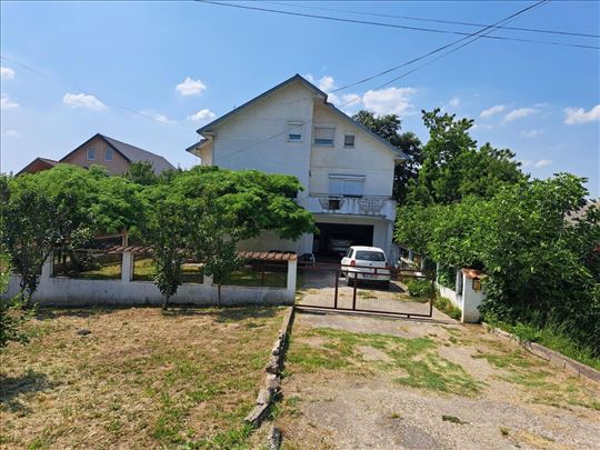 Zrenjanik-Čenta, kuća 220m2, plac 16 ari, garaža