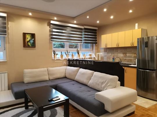 2.0 Đeram pijaca 45m2, pr, cg, kompletno namešten 