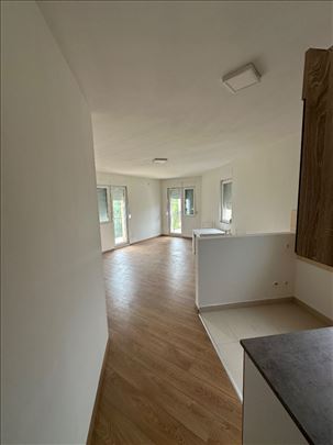 2.0 Vojvode Vlahovića 59kv UKNJIŽEN nov 130000 eur