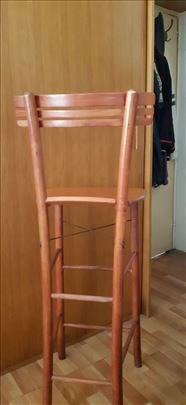 Barska stolica visina sedišta 82cm. 1,13x82x40cm  