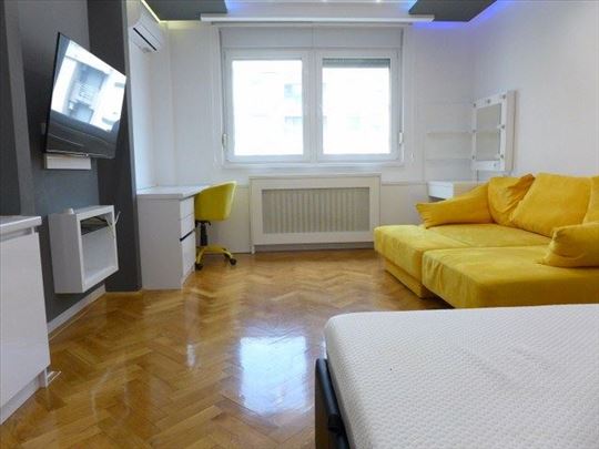Đeram pijaca, 42m2, jednosoban, namešten, terasa