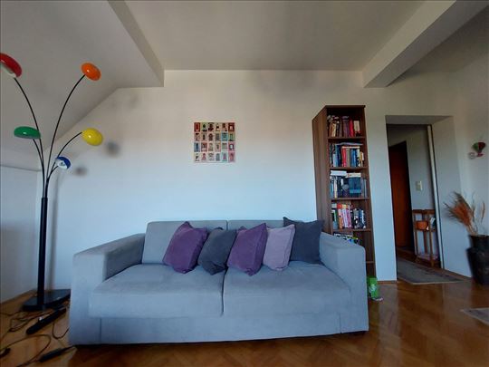 Filmski grad, 59m2, tri sobe, namešten, terasa