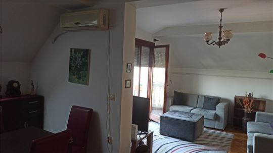 Filmski grad, 59m2, tri sobe, namešten, terasa