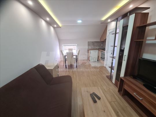 Izdajem 1.5 stan radio far