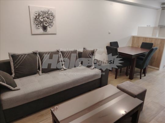 Izdajem Lux stan 43m2 Batajnica