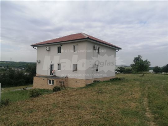 Izdajem stan 60 m2