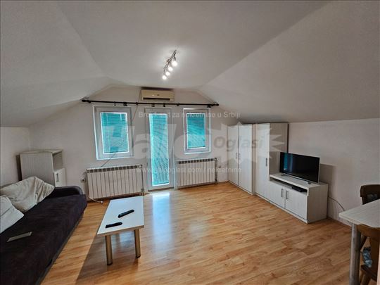 Jednosoban sa velikom terasom