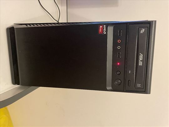Na prodaju asus kompjuter