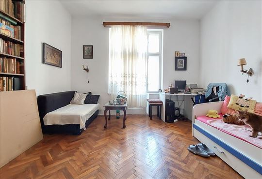 Odlican, 4.5 Salonac  U Centru Grada