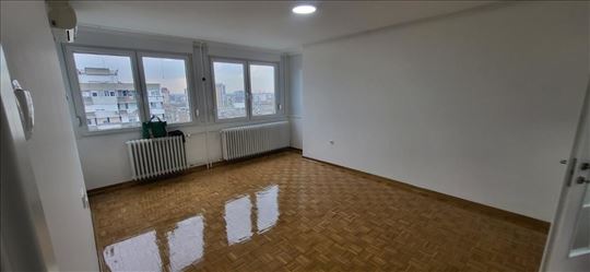 Renoviran dvoiposoban stan na limanu 3