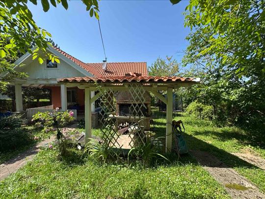 Trešnja - vesela kuća 83m2+trem 16m2+25m2 T