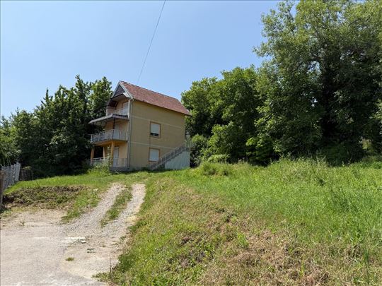 Vrčin 132 m2 na 12, 67 ari placa