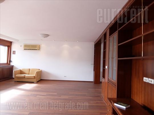 ID#32165, Izdavanje, Stan, Senjak, 215 m2