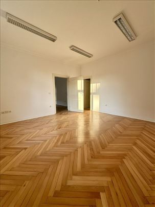 Izdaje se renoviran stan, 147 m², centar grada
