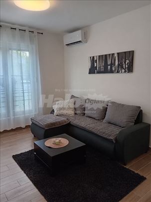 Izdajem nov opremljen stan 1,5 Batajnica
