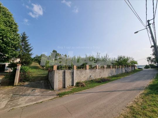 Ograđen plac 600m od centra Ripnja