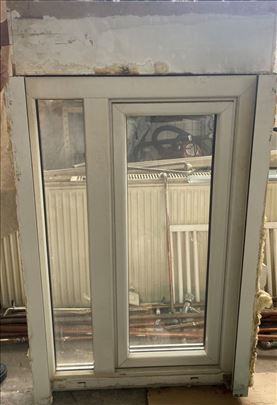 PVC prozor sa roletnom