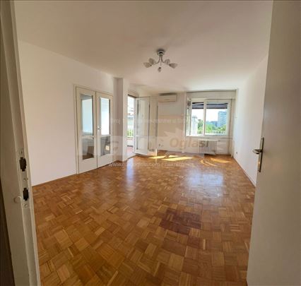 Blok 30, Novi Beograd, Dvosoban stan TOP lokacija