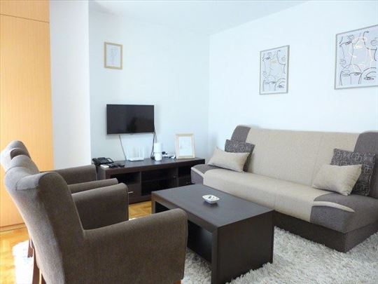 Bul Zorana Đinđića,nameštena garsonjera, renoviran