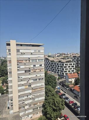 Dušanovac-Ustanička, 62, namešten, pet friendly