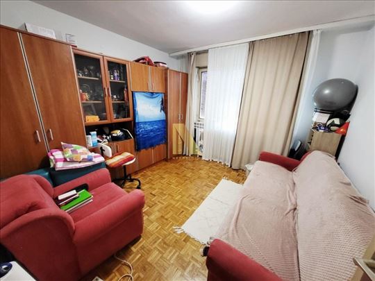 Komforan dvosoban stan na mirnoj i porodičnoj loka
