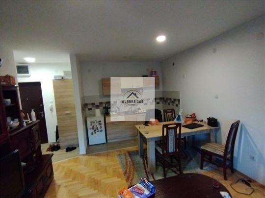 Novi Sad - Jednoiposoban Stan, UknjiŽen, Ulica  He