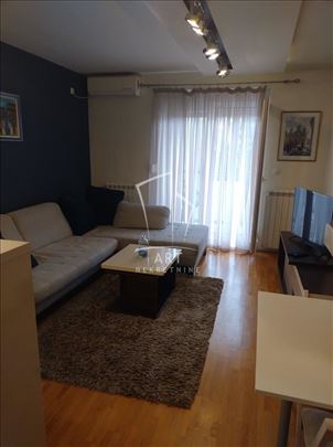 Odlična lokacija, namešten 2.0 stan ID#6235