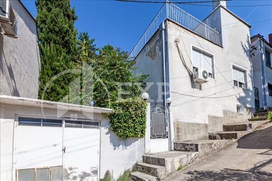Odlična porodična kuća, 247m2, plac  3.13ara, kod 