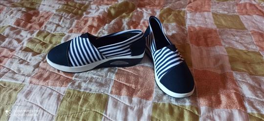 Potpuno nove espadrile