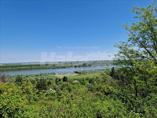 Prodajem plac sa prelepim pogledom na Dunav
