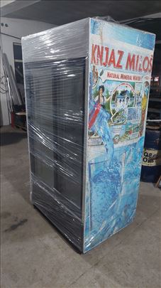 Rashladne vitrine 1200 litara 2 komada 
