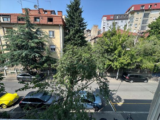 Salonac 69m2,Crveni Krst,blizina Vukovog spomenika