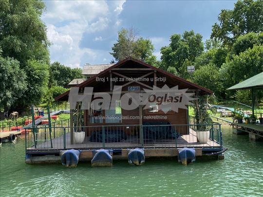 Splav na Adi Međici
