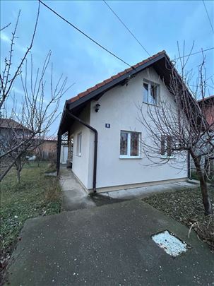 Top ponuda! Uknjizena porodicna kuca u Batajnici!